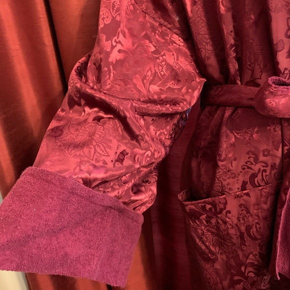 Victoria's Secret Red Floral Robe - Picture 4 of 5